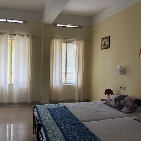 Sandy Beach Hotel Thiruvananthapuram Exterior foto