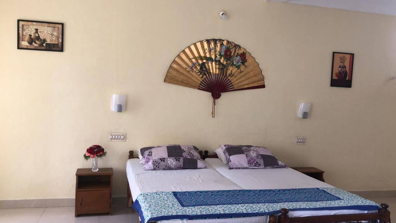 Sandy Beach Hotel Thiruvananthapuram Exterior foto